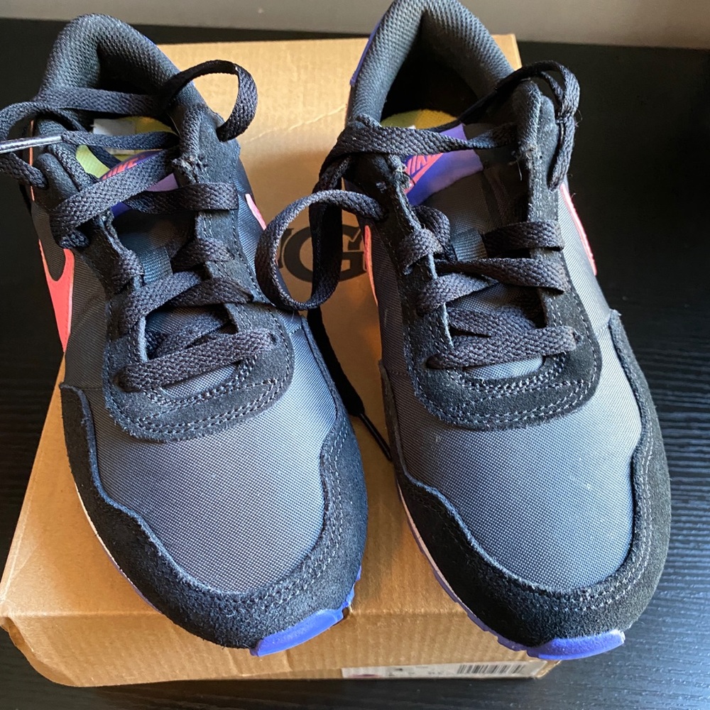 Girls nikes size 4.5 never worn